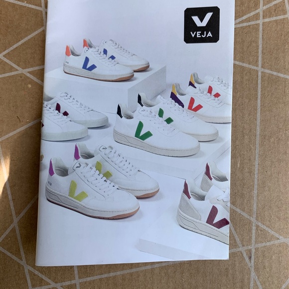 Veja V-10 white with black (BRAND NEW, NEVER WORN) - Picture 5 of 5